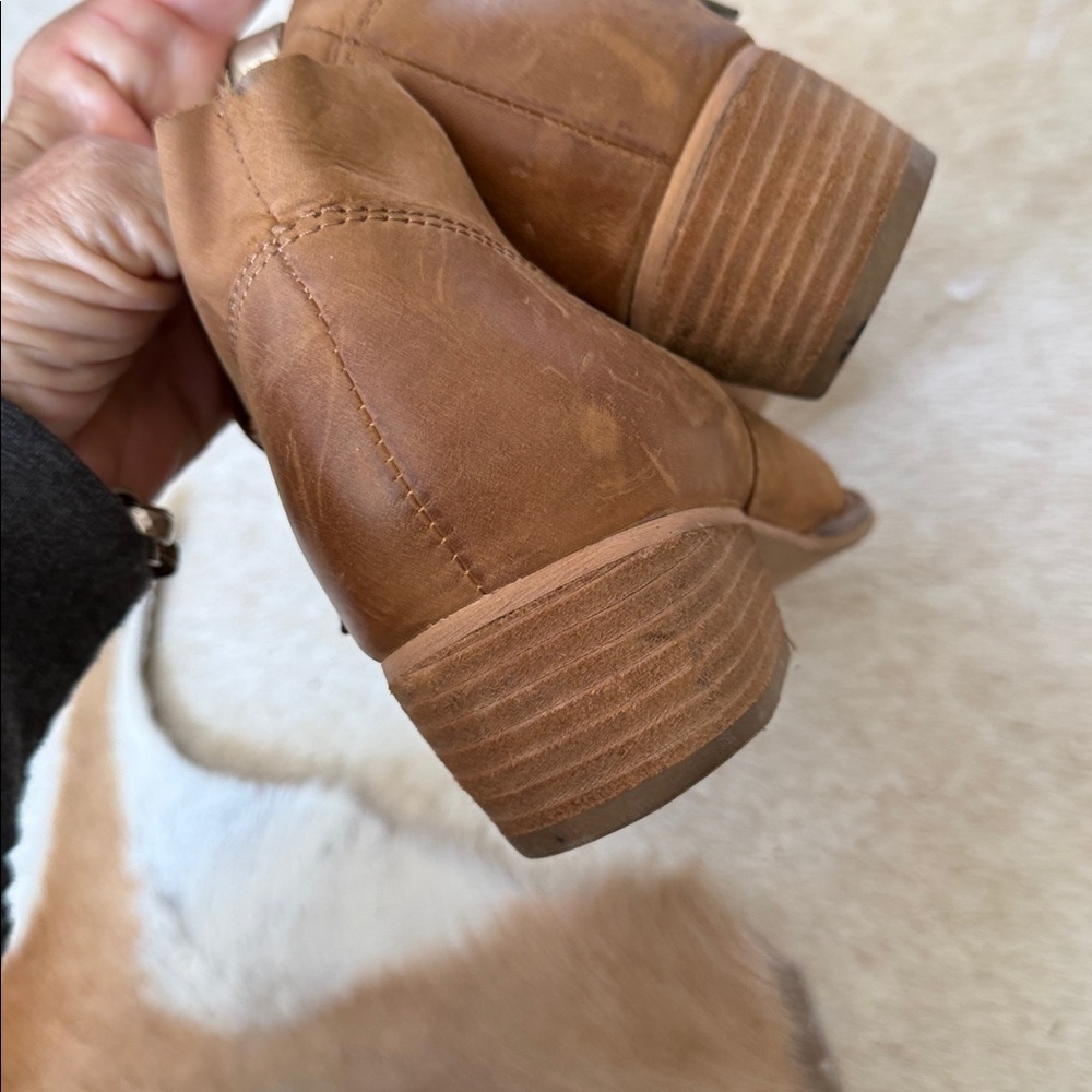 Anthropologie Seychelles Women's Tan SNARE Leather Ankle Booties size 8 - Picture 9 of 15